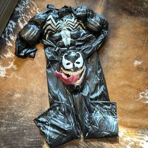 Venom, Halloween outfit plus 1st mask
